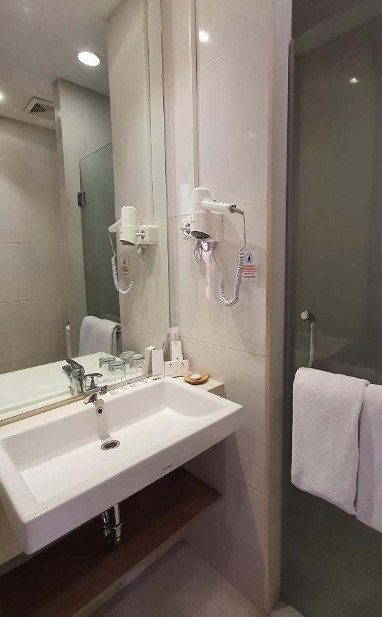 Montana Premier Senggigi Hotell Exteriör bild